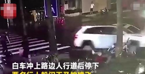 行人吵架路人吃瓜视频在线观看,路人“吃瓜”现场，网友热议