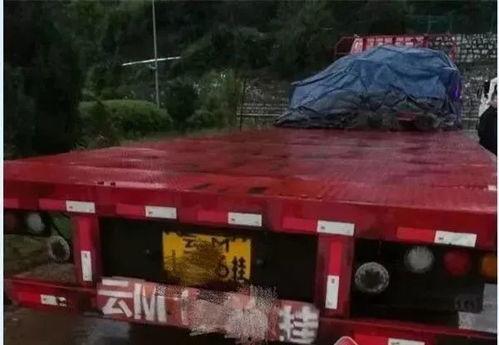 交警处理事故路人吃瓜视频,路人围观“吃瓜”场面引热议