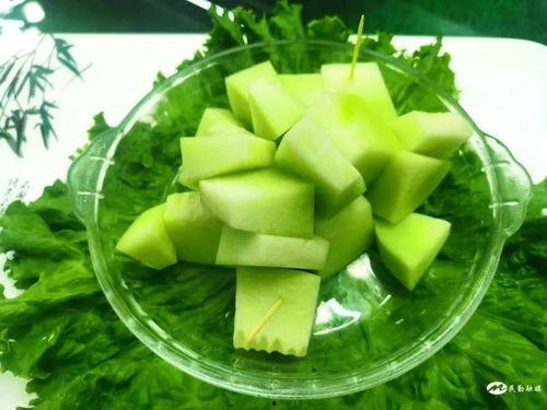 男人吃蜜瓜的视频,男士品尝甜蜜时光