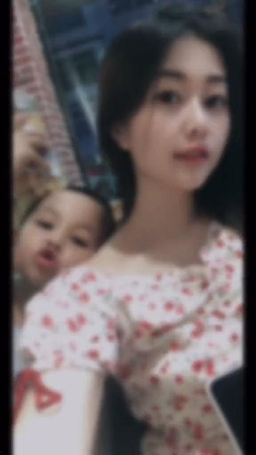 姑姑和侄儿抢吃瓜视频在线播放,姑姑与侄儿抢吃瓜视频萌态大揭秘