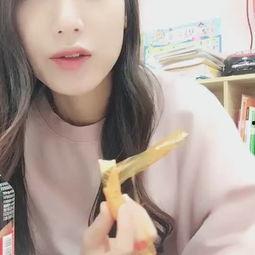 吃瓜少女淑芬皮蛋视频,吃瓜少女的美食探秘之旅
