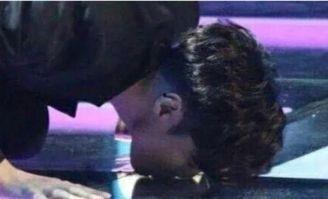 比心吃瓜视频,揭秘网红直播背后的故事