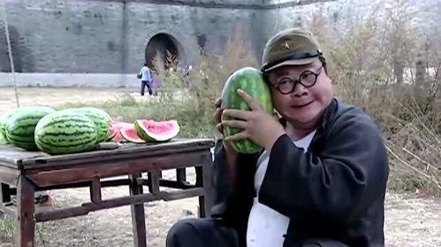 翻译官吃瓜视频,揭秘翻译官吃瓜背后的职场真相